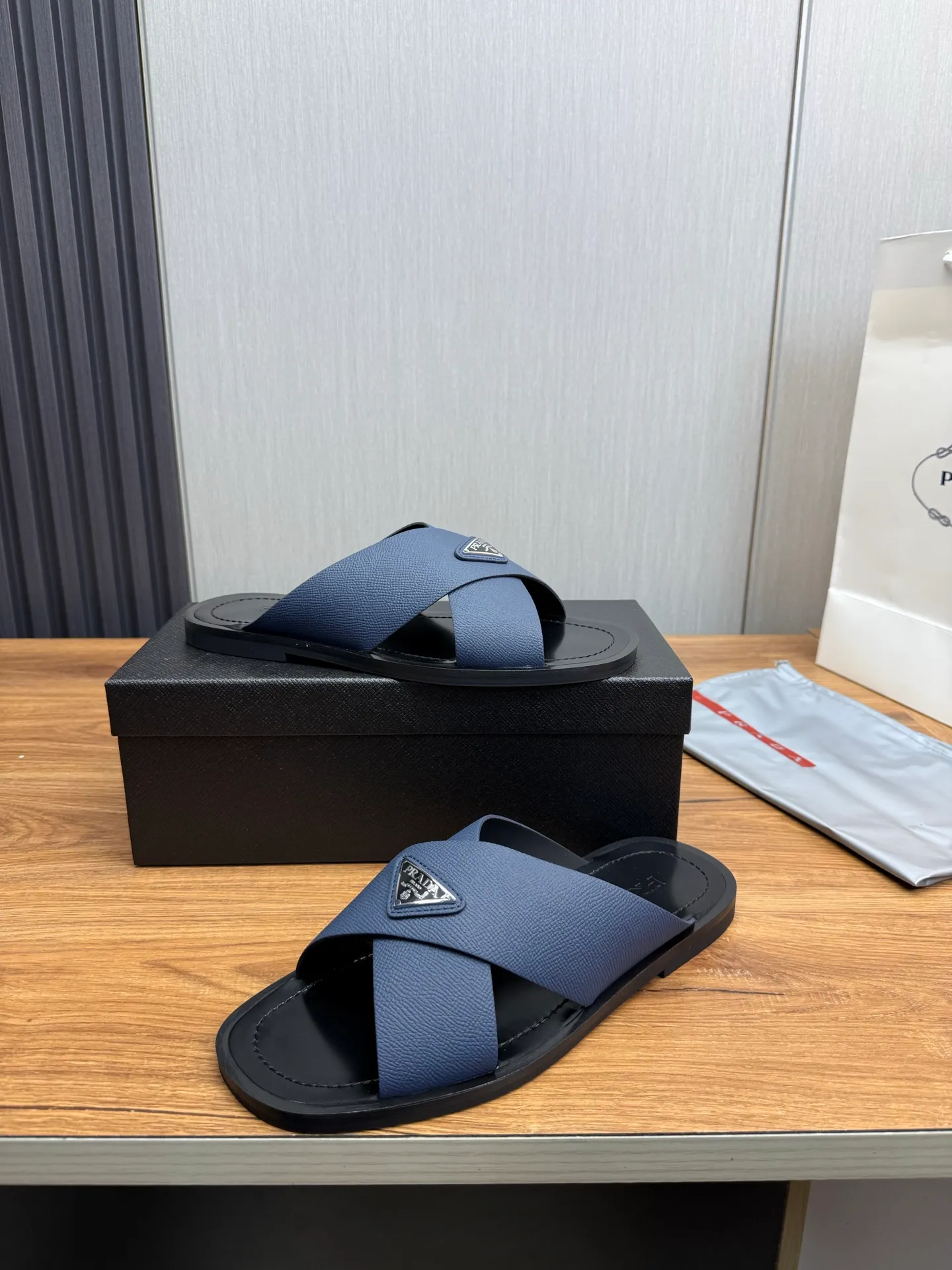 Factory price 340💰 ＰＲＡＤＡPrada - popular men's slippers hot sale 🔥 🩴Official website one to one production 38-45 sizes 45 46 🉑️Customized!
